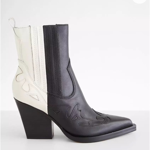 Beaux Split Leather Western Ankle Boot
DV BY DOLCE VITA size 9.5 - Picture 1 of 7